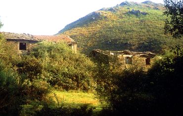 Aldea abandonada de Grovas