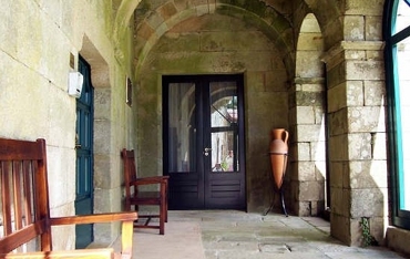 Parroquia de Aciveiro. Entrada o interior do monasterio