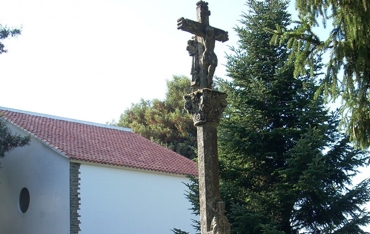 Parroquia de Santa Mara de Madalena. Cruceiro