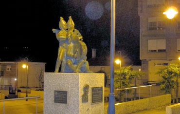 Parroquia de Santa Mara de Madalena. Monumento o Gaiteiro