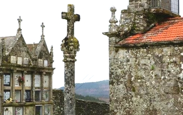 Parroquia San Miguel de Presqueiras. Cruceiro